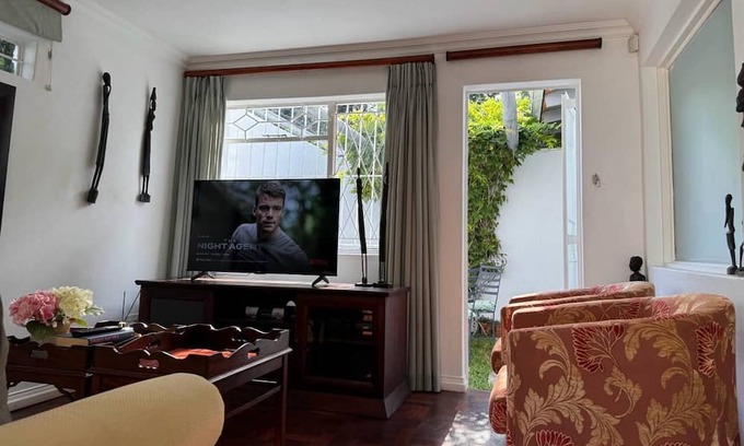 Greater Johannesburg Metropolitan Area Cabaña | Cozy Flatlet in the heart of Bryanston with Backup power, Wi-Fi and Netflix