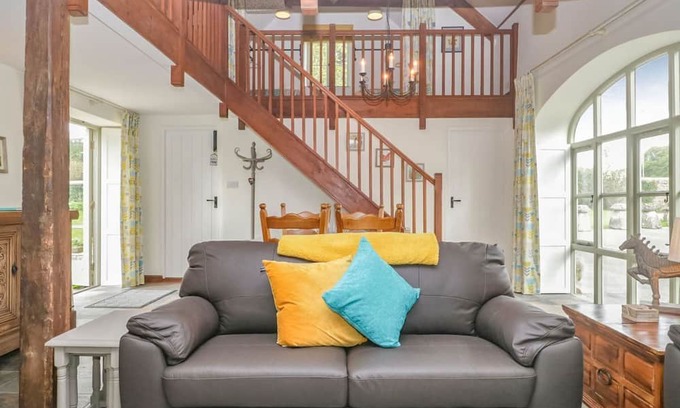 Shepton Mallet Cabaña | 2 bedroom accommodation in Pilton, near Shepton Mallet