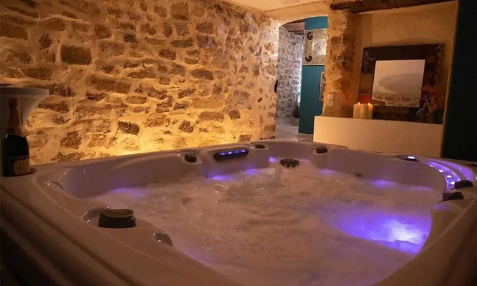 Causses-et-Veyran Casa | Homerez - Big house for 11 ppl. with terrace at Causses-et-Veyran