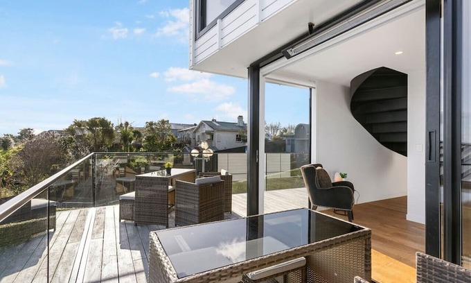 Auckland Casa | Executive Residence with Spa! Long Stays Welcome