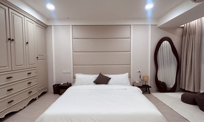 Zhongshan Condominio | 2 mins walk to the MRT! Family-sized condo with reading area, 8 min night market