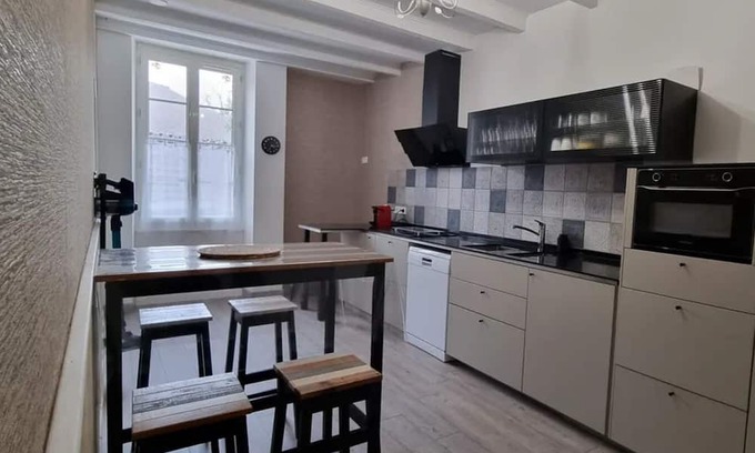 Gauriaguet Casa | Guest House 'Chambre D'hôtes Saphir' with Shared Pool, Wi-Fi and Air Conditioning