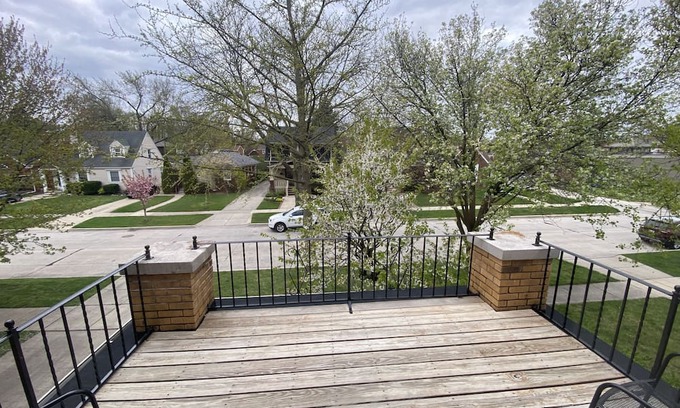 Dearborn Casa | Private entry lovely upper flat, 2 bed1 bath, 2 balconies Clean and spacious.