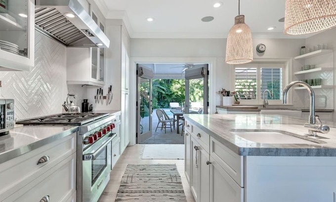 Southend Casa | Dreamy Sunrise Villa - Pool + Incredible Views!