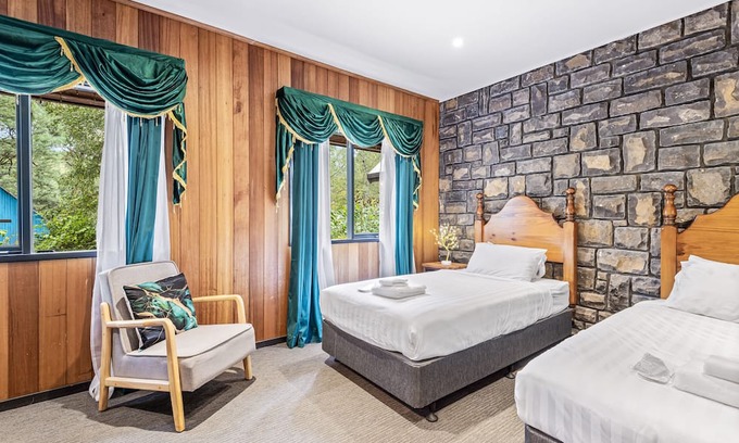 Emerald Apartamento | Little Acorn