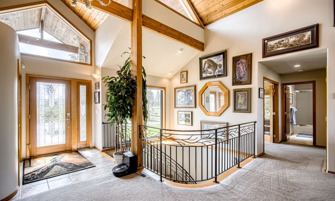 Cheney Casa | Vast countryside house with wide-ranging views, double deck, bar, & fireplaces