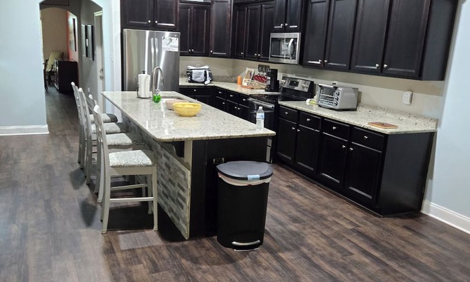 Gulfport Casa | 5 bedroom 3 full baths 6 miles from the beach.