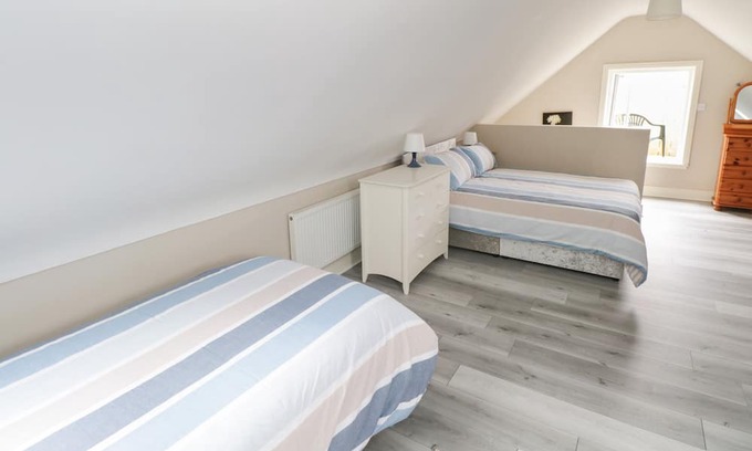 Jamestown Cabaña | KILCLARE LODGE, character holiday cottage in Kilclare, County Leitrim