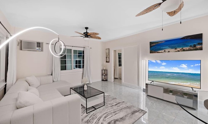 McCully - Moiliili Casa | Charming 4BR/2BA Hawaii House - Ideal for Families, Close to Attractions