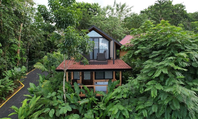 Monterrey Cabaña | Unique Romantic Cabin With hot tub Surrounded by Forest, near La Fortuna
