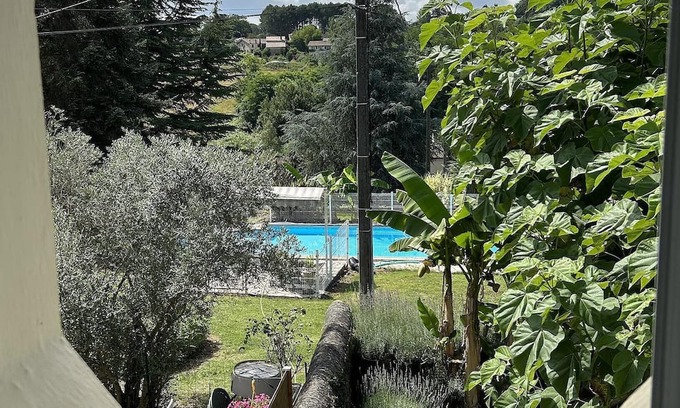 Verdelais Cama Y Desayuno | Bed and Breakfast 'Chambres Dans L'entre 2 Mers' with Shared Pool, Wi-Fi and Air Conditioning