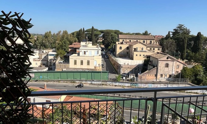 Monteverde Nuovo Apartamento | Apartment 'Whitecate - Attico A Roma' with Private Terrace, Wi-Fi and Air Conditioning