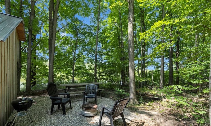 Caledon Cabina | Cozy Cabin - 1BR - Lake Access - Fire Pit