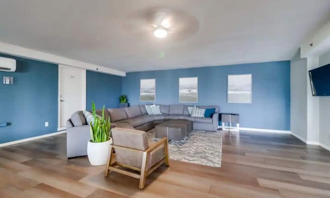 La Playa Condominio | Coastal Yacht Club Elegance -book 30 days-pet friendly /fitness center/pool