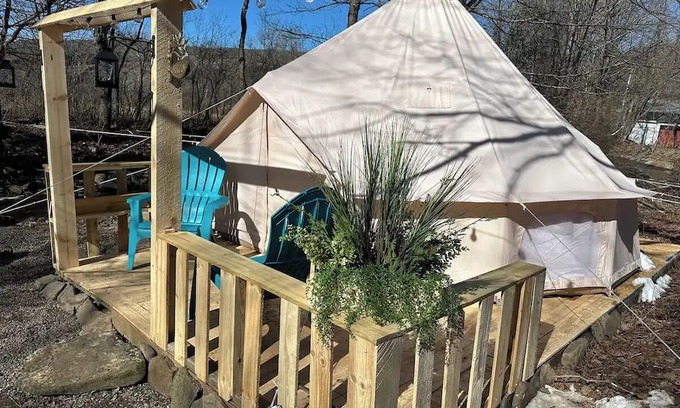 Andover Alquiler De RV | Creekside Yurt