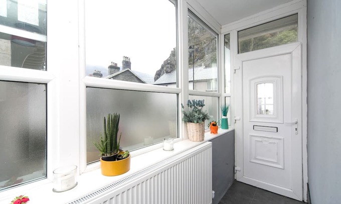 Rhiwbryfdir Casa | Edwardian End Terrace Property | Pass the Keys