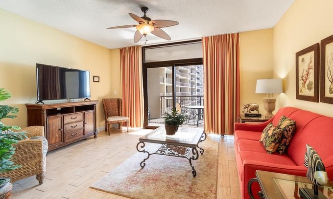 Windy Hill Condominio | 10th Floor Retreat: Oceanfront One-Bedroom Condo with Spectacular View