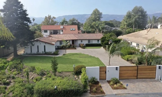 Santa Barbara Casa | Luxury beach stay- pool, spa, private beach