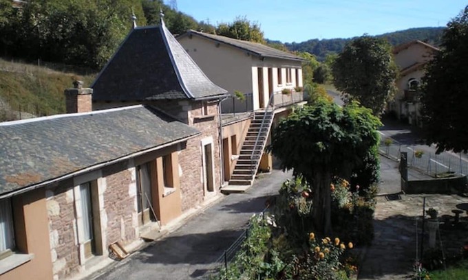 Saint-Victor-et-Melvieu Casa | Holiday Home 'Gîte Saint-victor-et-melvieu' with Mountain View, Private Terrace and Private Garden
