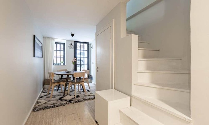 Arnavutkoy Casa | This house is a 3 bedroom(s), 1.5 bathrooms, located in Beşiktaş, İstanbul.