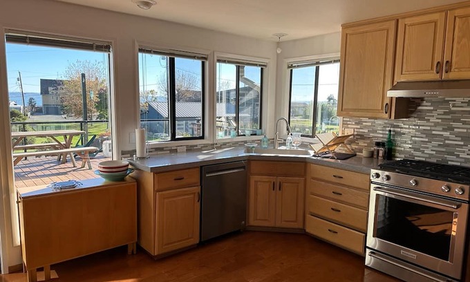 Camano Island Casa | Camano - Long Beach; Cascades View; Trails, beach, and nature preserve