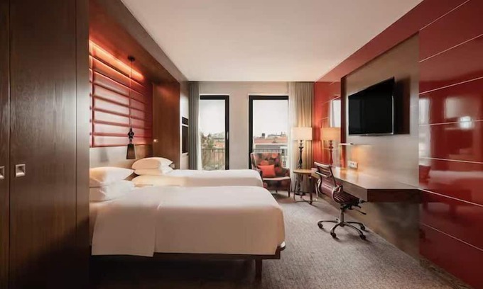 The Hague Center Casa | Experience Comfort, and Discover Joy! 2 Relaxing Units, Pets Allowed!