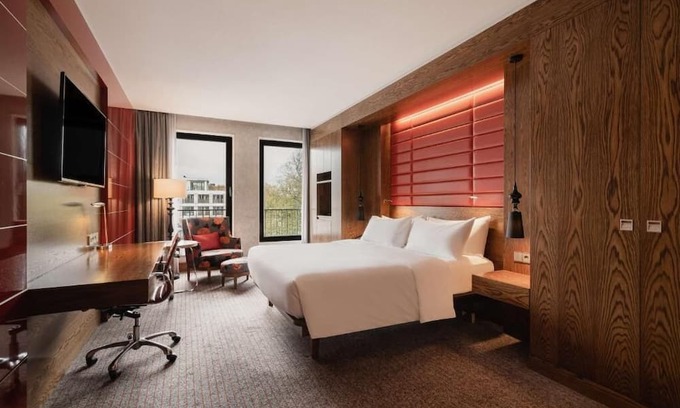 The Hague Center Casa | Unwind and Indulge In Our Oasis! Pet-friendly Property!