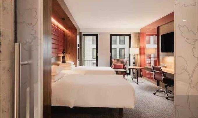 The Hague Center Casa | Welcome to Your Den Haag Hideaway! 3 Spacious Units, Pet-friendly!