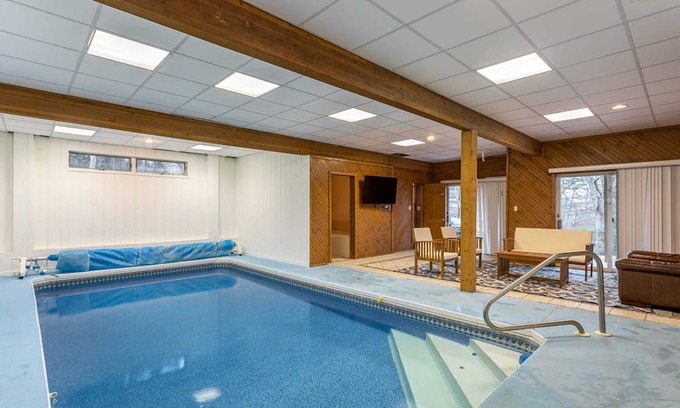 Mount Pocono Casa | Heated Indoor Private Pool | Hot Tub | Game Room