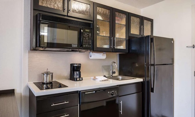 Baymeadows Casa | Jacksonville Hideaway: Comfortable Suite near The Cummer Museum! W/ Kitchen!