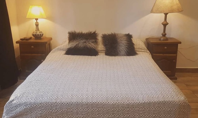 Posadas Apartamento | Stylish Retreat with Parking at the Entrance to City