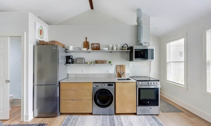 Kayton - Frazier Area Apartamento | The Nest on Duffy Lane, Fresh | Modern | Parking