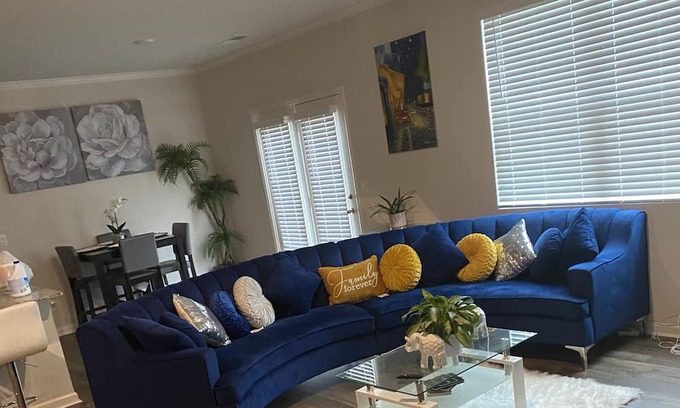 Lithia Springs Casa | Spacious 5-bedroom house with AC and WiFi in beautiful Lithia Springs