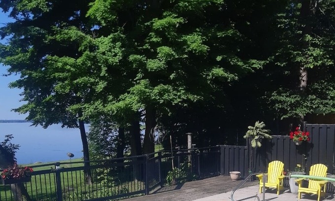 Buckhorn Cabaña | Lakefront cottage with inground pool and hot tub