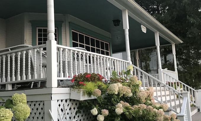 Mackinac Island Cabaña | Historic bluff cottage with spectacular views