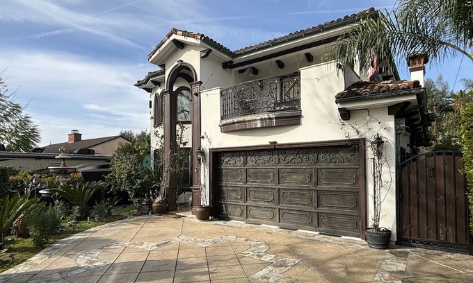 Burbank Casa | Charming 4-bedroom Entire House with swimming pool WiFi in welcoming Burbank