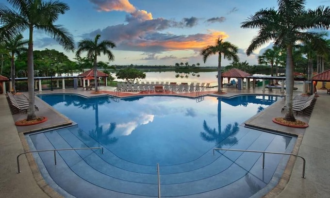 Doral Complejo | Miami Resort Weekend Get-A-Way - Mariott's Villas at Doral - May 4th & May 5th