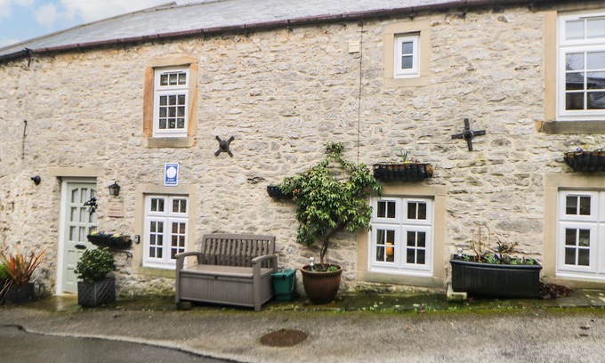 Great Longstone Cabaña | HARROW COTTAGE, family friendly in Great Longstone