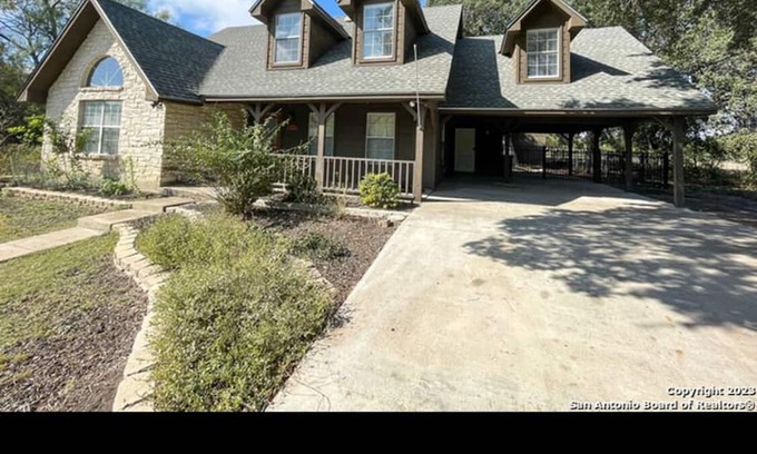 Brackettville Casa | Eclipse viewing in Fort Clark while enjoying golf, swimming and historic sites