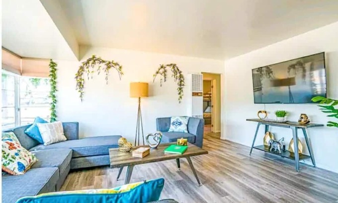 Castle Park Casa | 3 Bedroom Modern LuxeRetreat w/ BBQ & Billiards