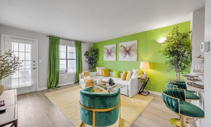 Pleasant Valley Apartamento | Cozy suite~8 min to DT~big pool~2bed 2bath~free parking