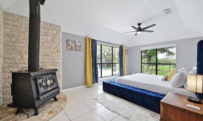 Manchaca Casa | Manchaca Home with Pool & Spa - Red Door Ranch!