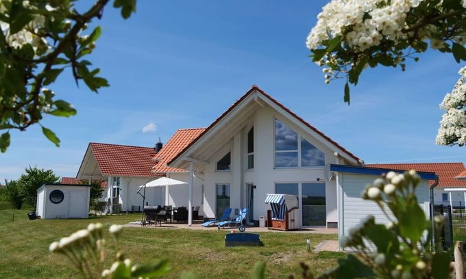 Trent Villa | "Home port" Modern retreat