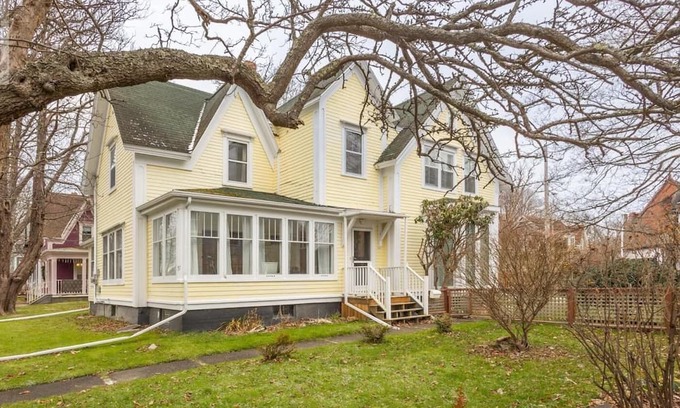 Yarmouth Casa | Victorian era house circa 1867 Tranquil retreat.