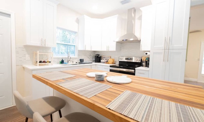 Glendale Casa | 9.4 Miles From Downtown Glendale