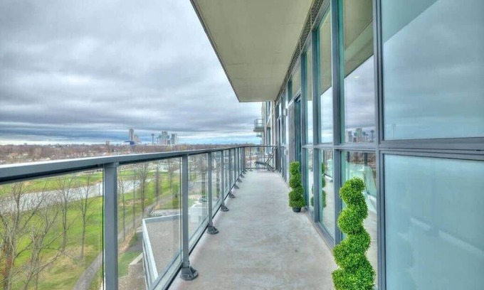 Niagara Falls Apartamento | The Eclipse Penthouse- Skyline/Fallsview 90 + day min