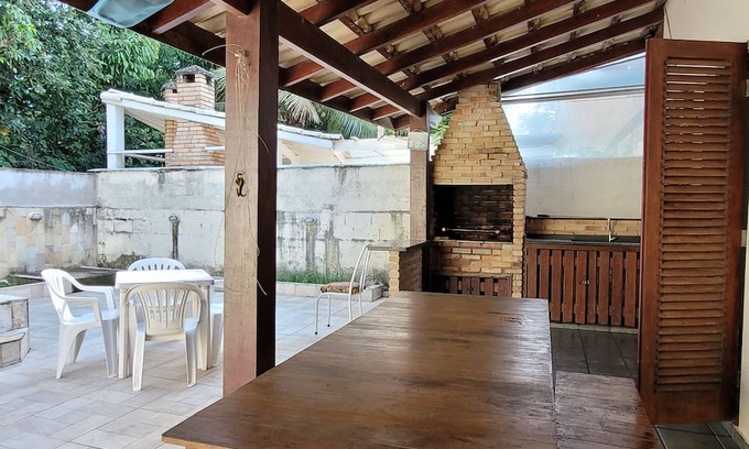 Bairro da Enseada Casa | Casa na Praia 3 Quartos, Espaço Seguro Para Pets , Piscina e Salão de Jogos