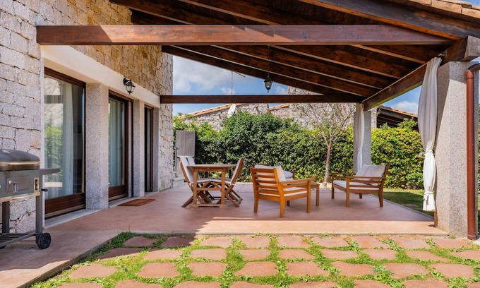 Cala Sinzias Casa | Holiday Home 'Villa Stella Cala Sinzias' with Private Terrace, Wi-Fi and Air Conditioning