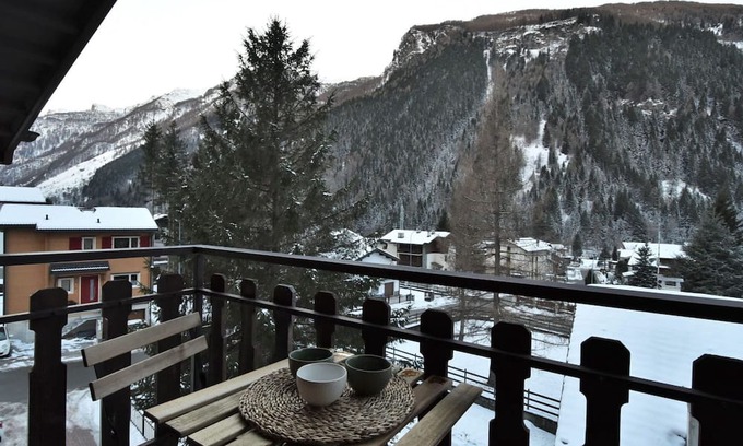 Campodolcino Apartamento | Beautiful apartment for 6 guests with WIFI, TV, balcony and parking
