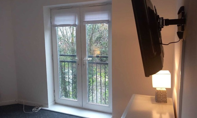 Basildon Apartamento | Cosy Large 1 Bedroom, En suite & Kitchen with Parking in Basildon